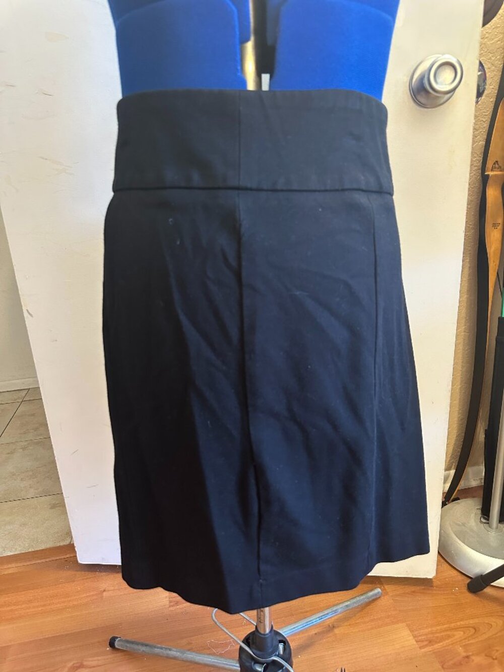 Cabi Black A-Line Knee Length Skirt Women's Size 14 Zip Closure Solid
